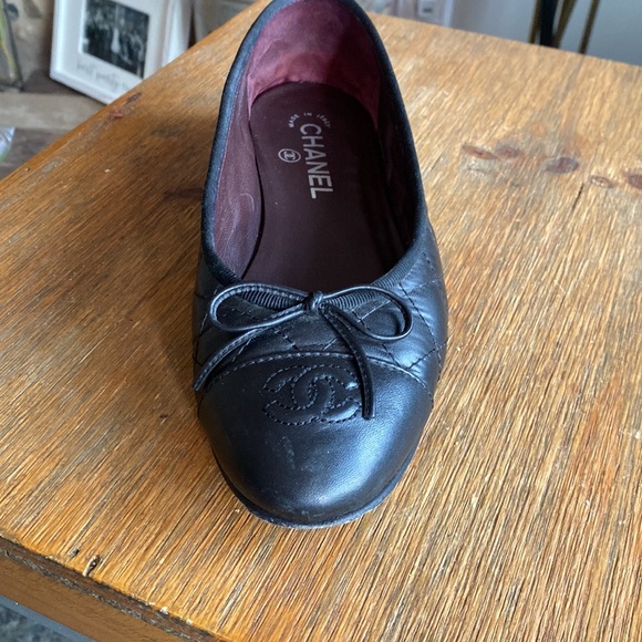 Black Chanel Interlocking CC leather quilted ballerina flats - Picture 3 of 4